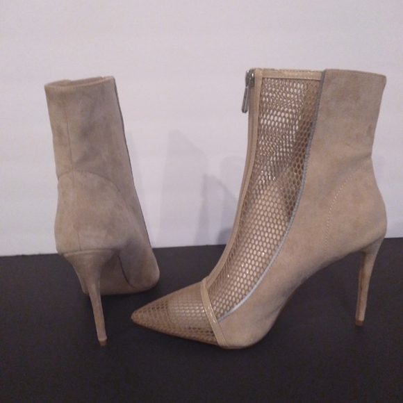 Women's Cape Robbin Tan Suede Zip Up Booties, sz 9 - Picture 5 of 7